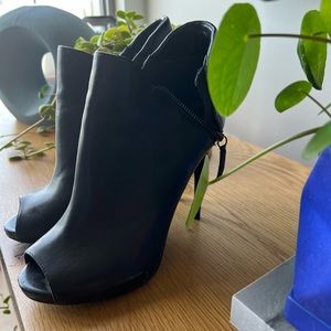 Black Steve Madden boots/heals (size 10)